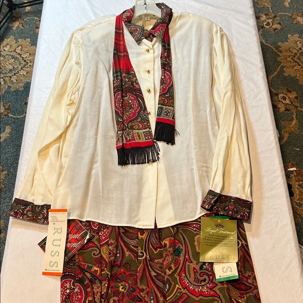 Russ Skirt Set Cream Shirt with Red Paisley Accents and Scarf Size 14/16 Vintage